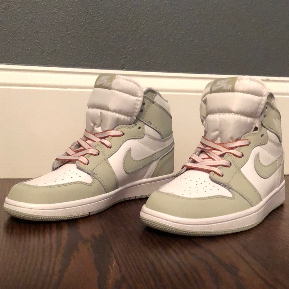 Nike Air Jordan 1 High OG Seafoam *not authentic*